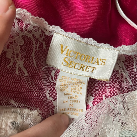 Victoria’s Secret Gold Label White Satin and Lace Teddy with Floral Detail - Picture 8 of 11